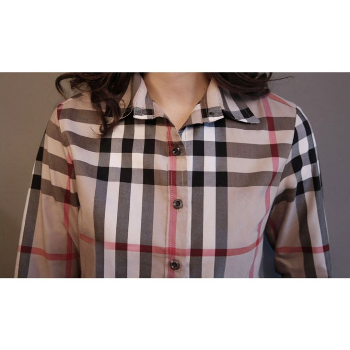 Chemise à carreaux col carré
