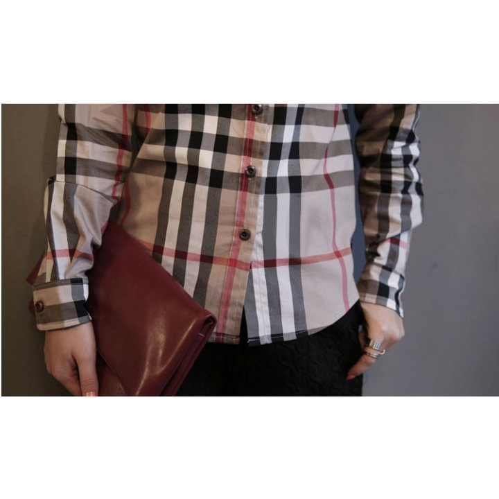 Chemise à carreaux col carré