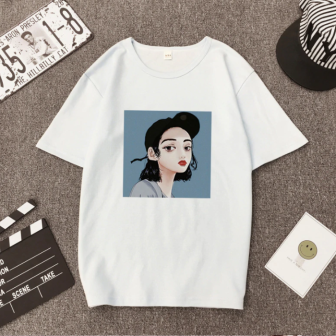 T-shirt imprimé visage femme
