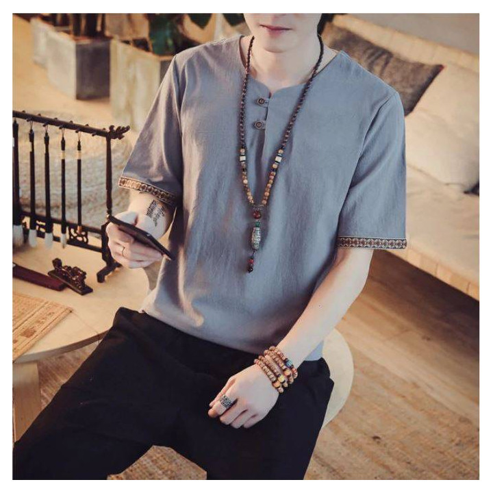 T-shirt homme avec broderie sur les manches