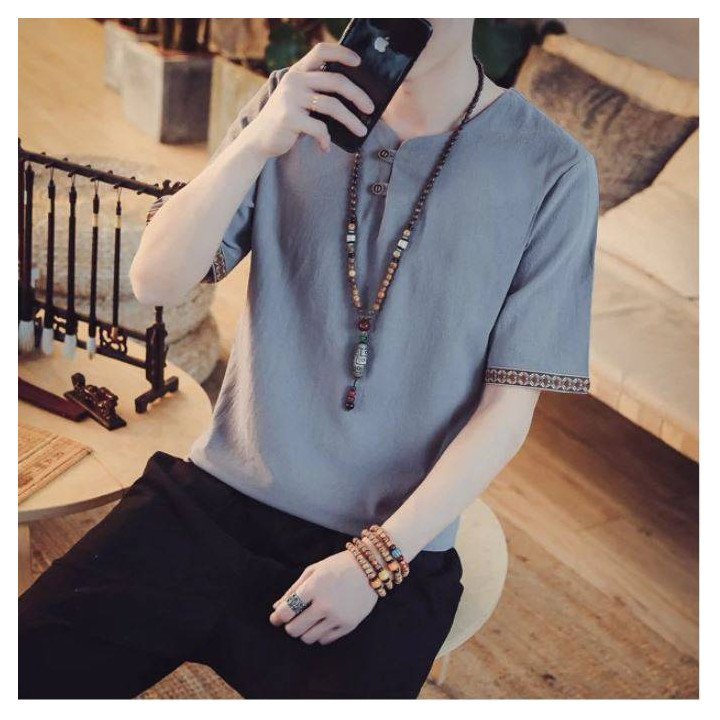 T-shirt homme avec broderie sur les manches