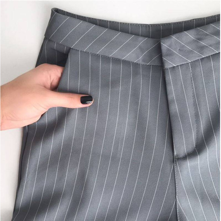 Ensemble gris à rayures