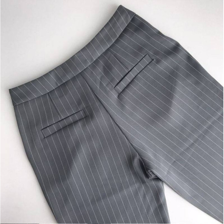 Ensemble gris à rayures