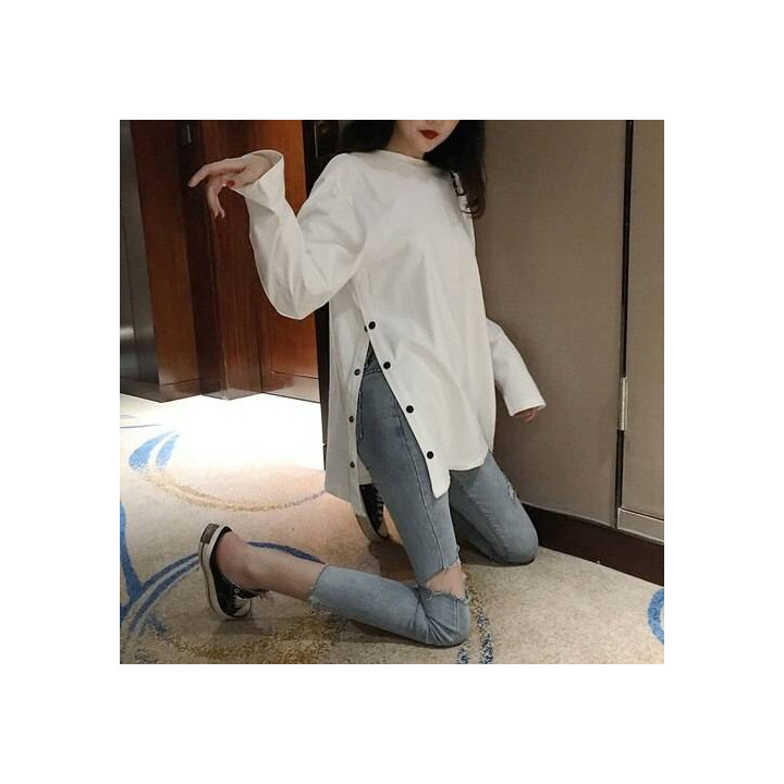 Pull avec fente de côté boutonné