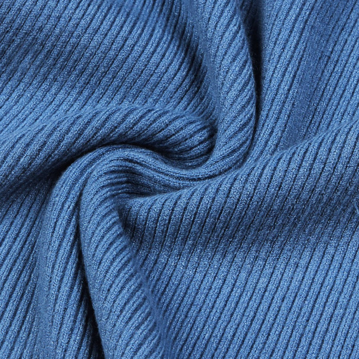 Pull à coll proche du corps