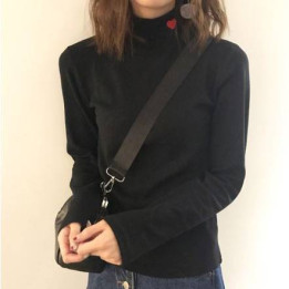 Pull col montant coeur rouge