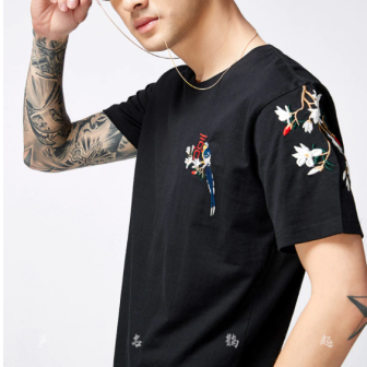 T-shirt Ōmu