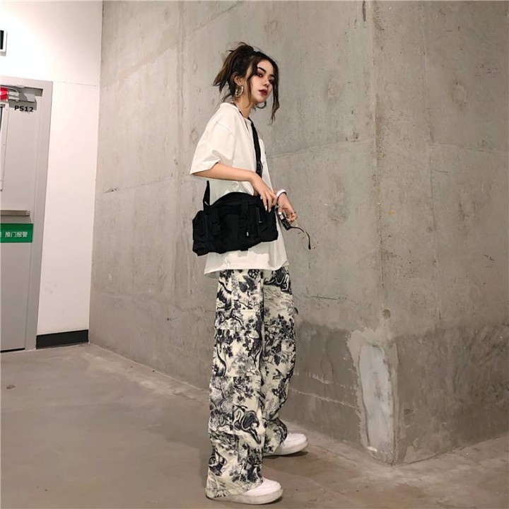 Vêtements japonais et coréens pour filles - Vêtements japonais et coréens pour filles - Pantalon Ample à motif Gurafiti