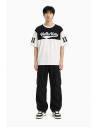 T-shirt Hello Kitty noir et blanc — porté de face