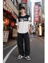 T-shirt Hello Kitty noir et blanc — lifestyle extérieur