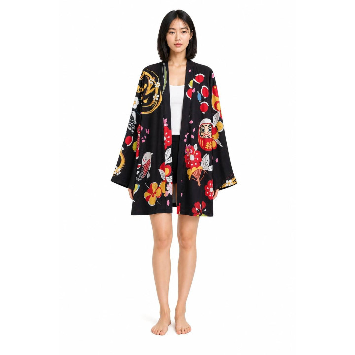 Kimono noir Maneki-neko fleuri — porté de face
