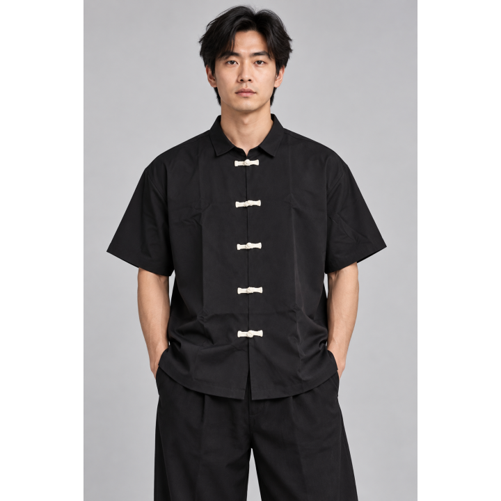 Chemise Noire à Brandebourgs